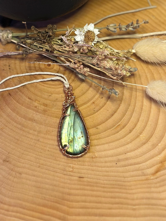 Dewdrop Labradorite Pendant