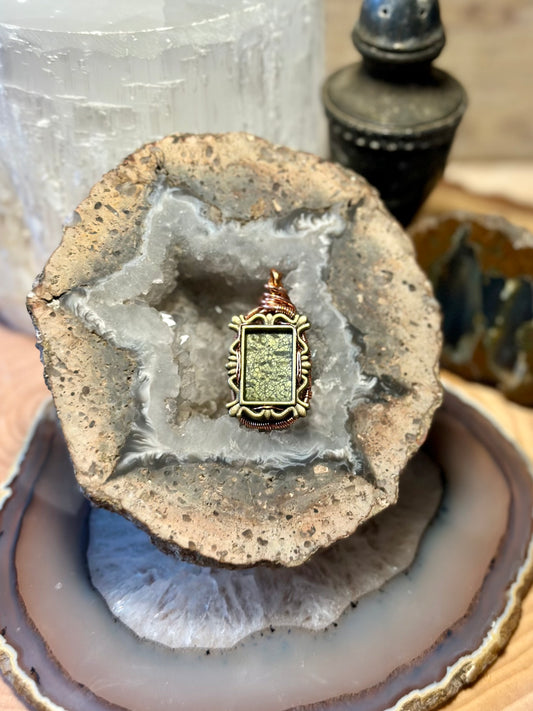 Serpentine Frame