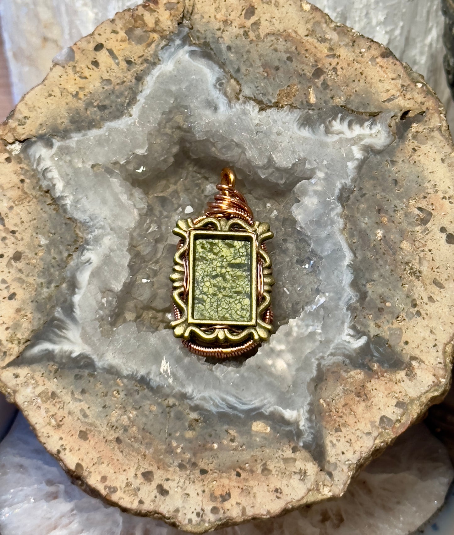 Serpentine Frame